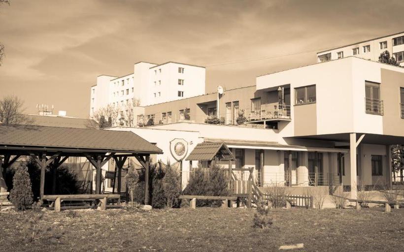 ペンション Penzión ľadoveň Skvelá Kuchyňa A Rodinná Atmosféra