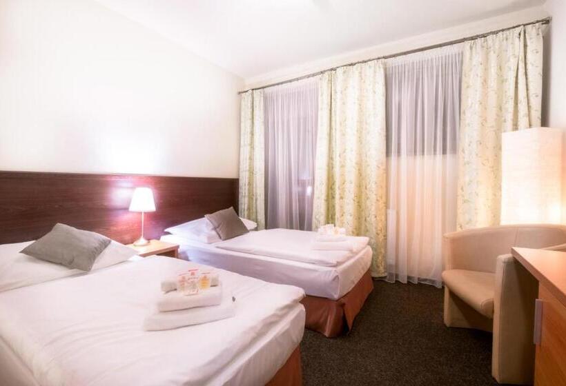 ペンション Penzión ľadoveň Skvelá Kuchyňa A Rodinná Atmosféra