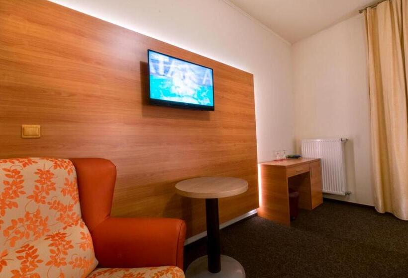 ペンション Penzión ľadoveň Skvelá Kuchyňa A Rodinná Atmosféra