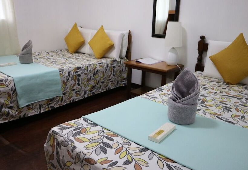 Lolo Oyong Pension House And Restaurant