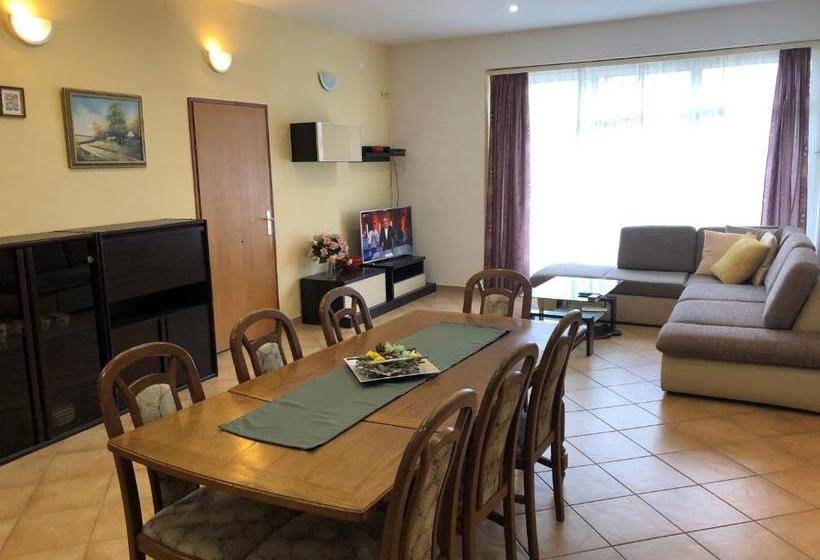 ペンション Apartmani I Sobe Ivančić1