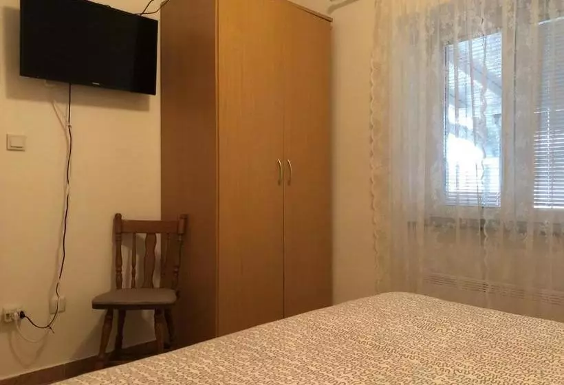 ペンション Apartmani I Sobe Ivančić1