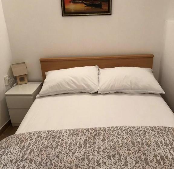 ペンション Apartmani I Sobe Ivančić1