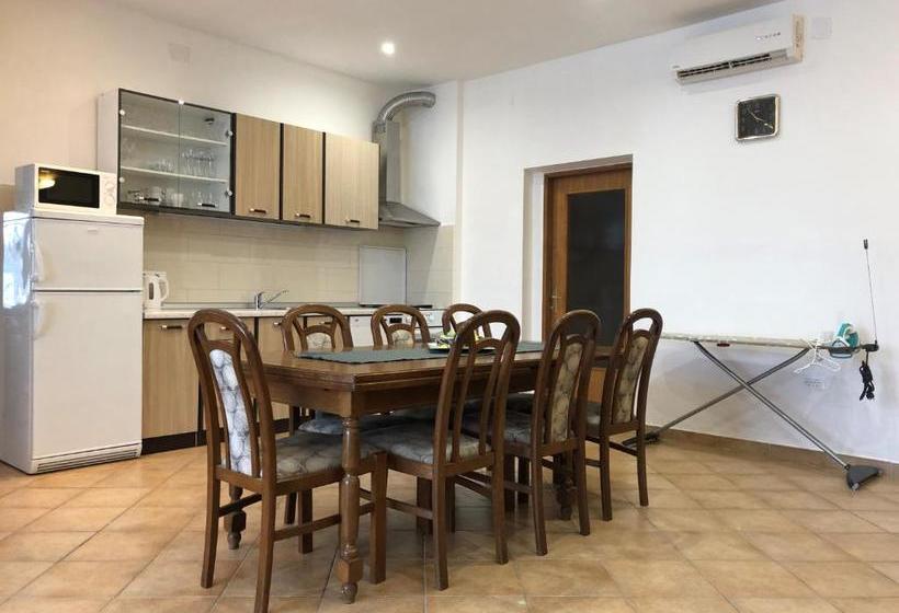 ペンション Apartmani I Sobe Ivančić1