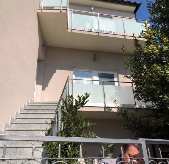 ペンション Apartmani I Sobe Ivančić1
