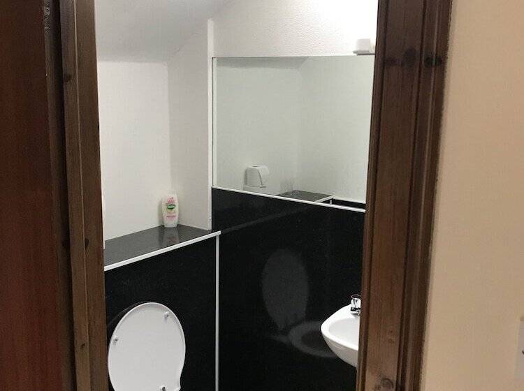 펜션 Balloan House