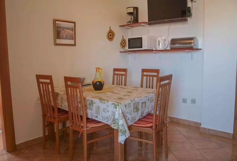 Apartment Complex Kristi