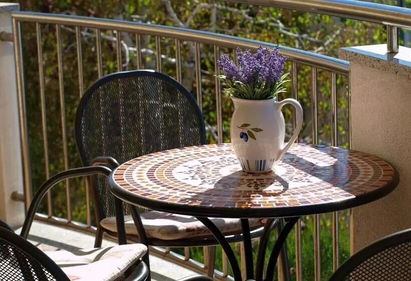 Apartment Complex Kristi