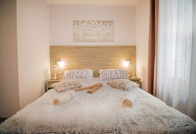 پانسیون Holiday Center Ivona