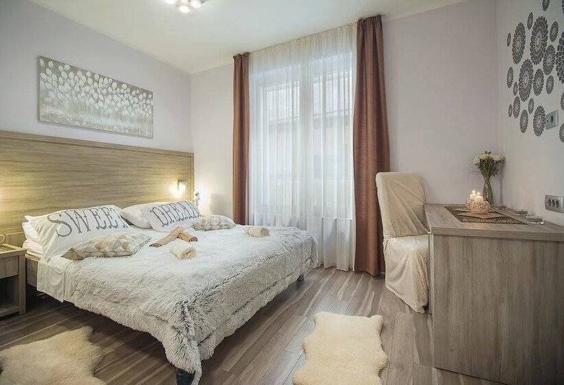 پانسیون Holiday Center Ivona