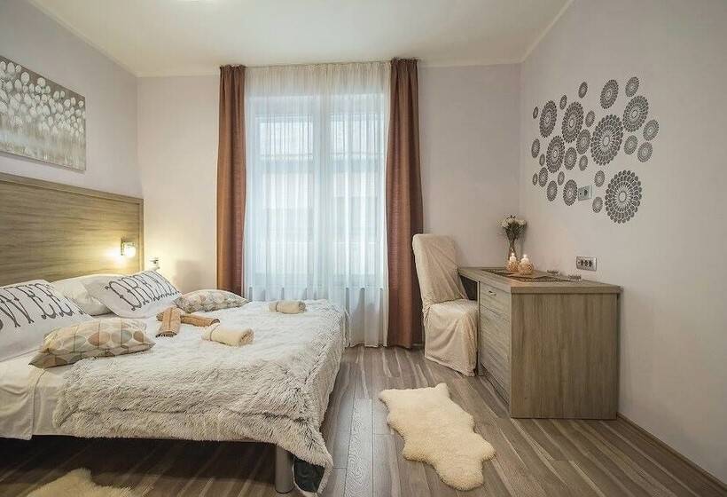 پانسیون Holiday Center Ivona