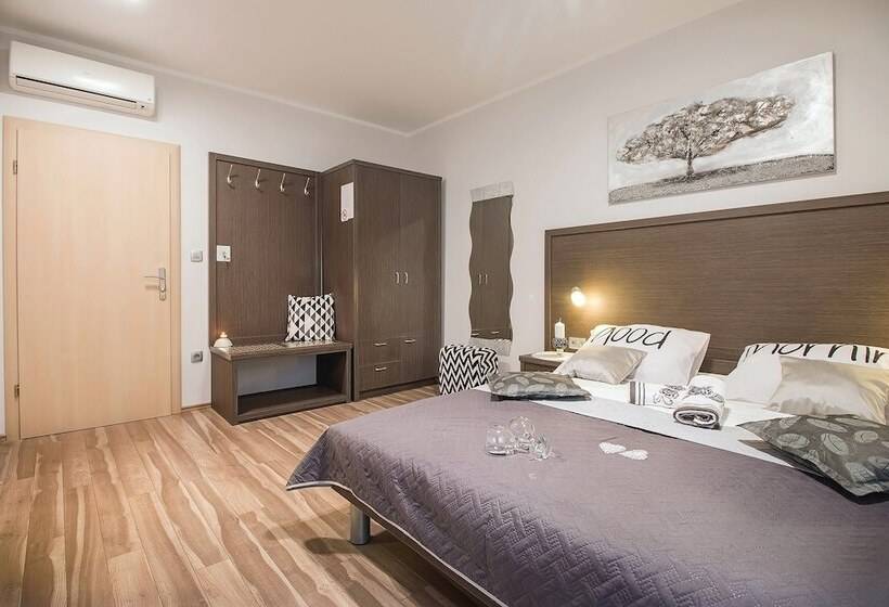 پانسیون Holiday Center Ivona