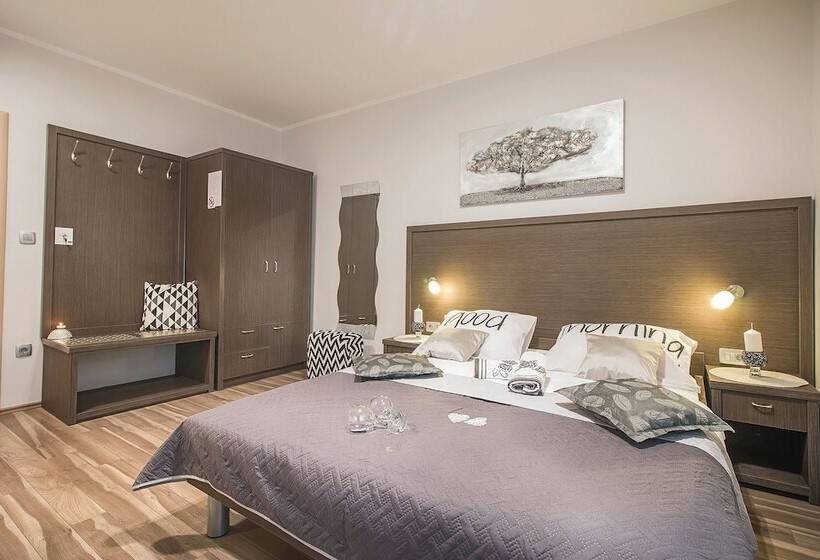 پانسیون Holiday Center Ivona