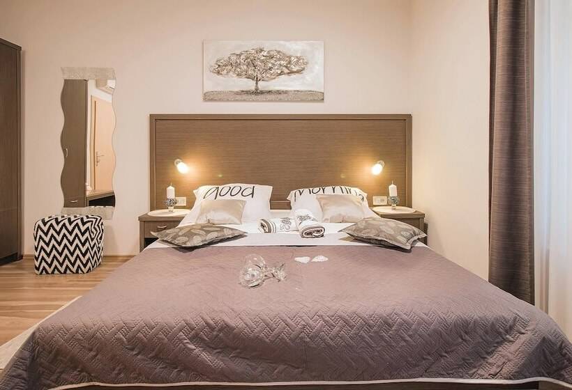 پانسیون Holiday Center Ivona