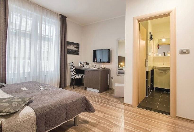 پانسیون Holiday Center Ivona