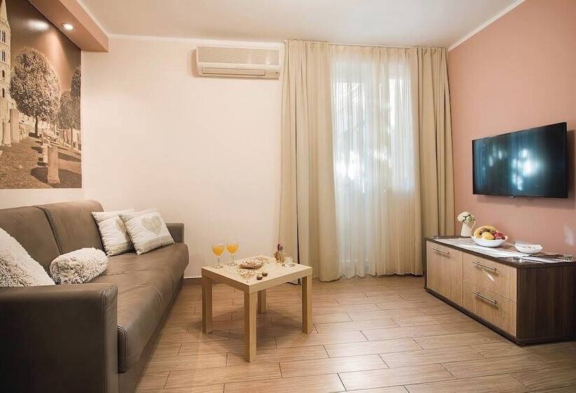 پانسیون Holiday Center Ivona