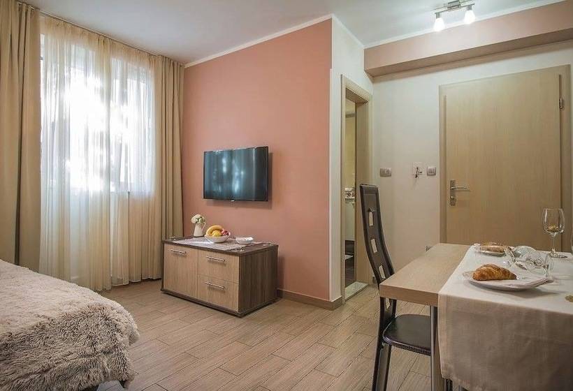 پانسیون Holiday Center Ivona