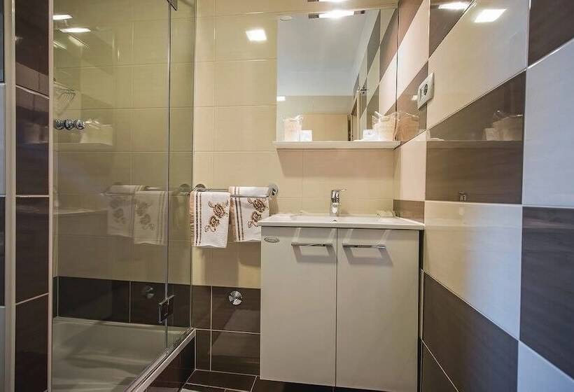 پانسیون Holiday Center Ivona