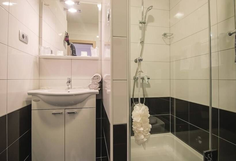 پانسیون Holiday Center Ivona