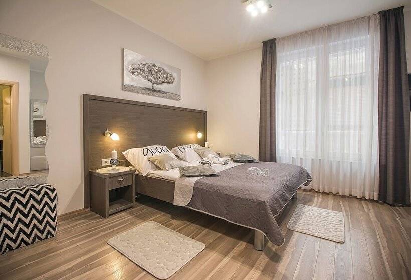 پانسیون Holiday Center Ivona