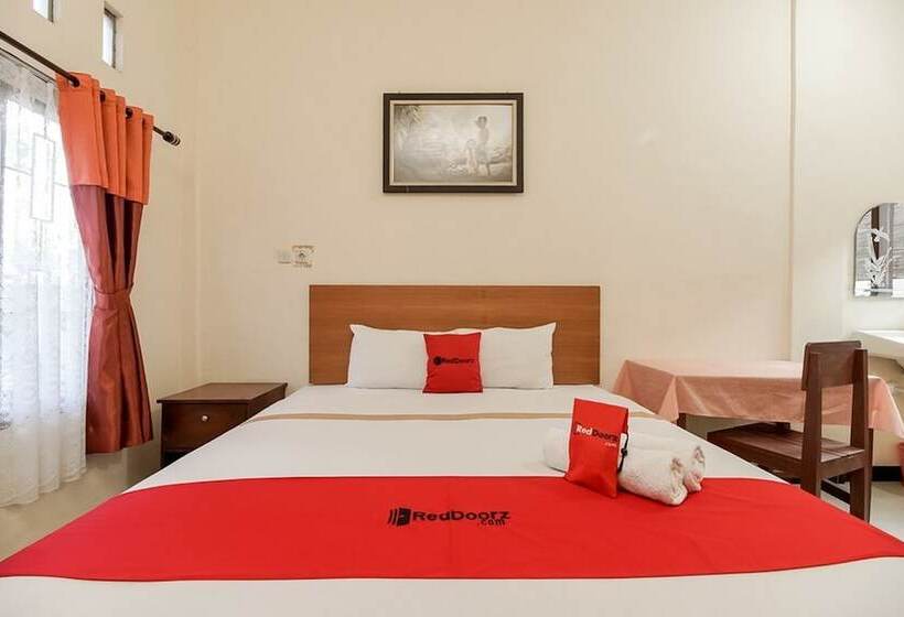 Pensjonat Reddoorz @ Jalan Hos Cokroaminoto Mataram