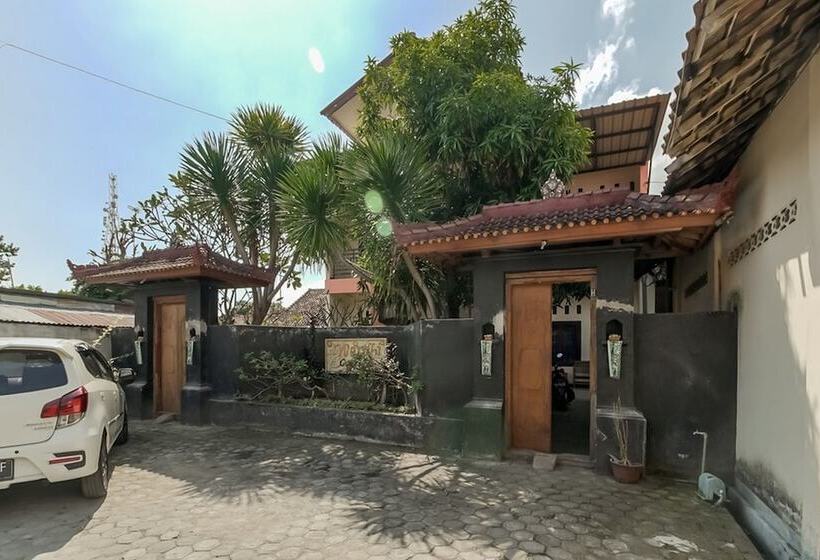 Pensjonat Reddoorz @ Jalan Hos Cokroaminoto Mataram