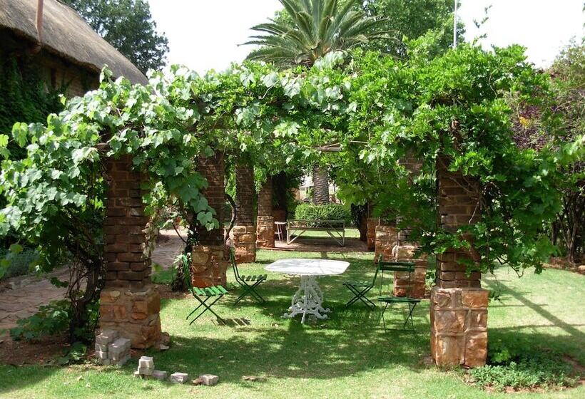 بنسيون Sterkfontein Heritage Lodge