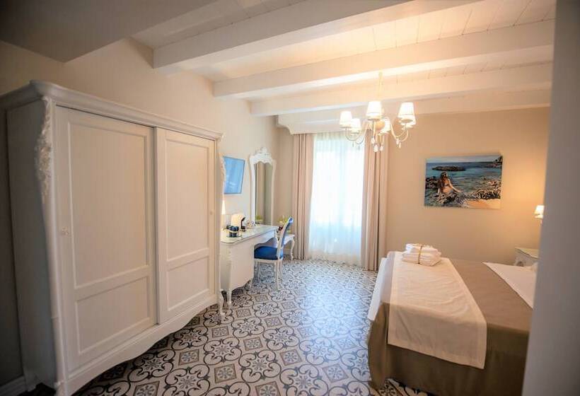 ペンション Sui Generis Tropea Luxury Rooms