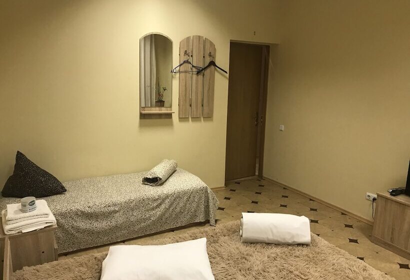 Arcobaleno Home   Hostel