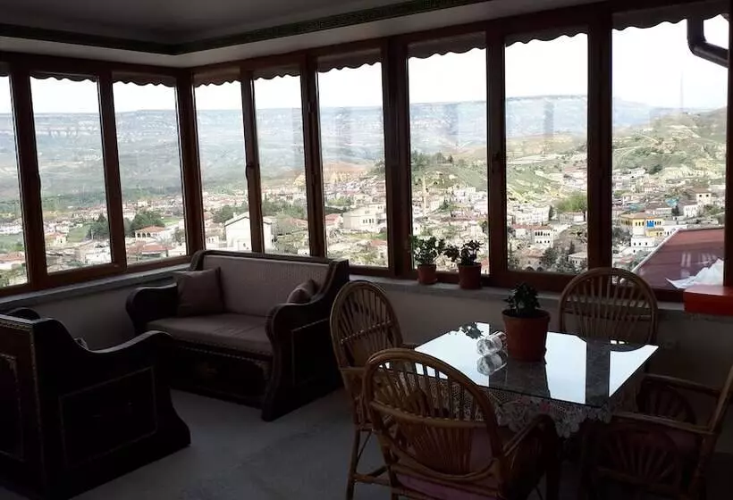 هتل Di̇ri̇li̇ş Banarya Pansi̇yon