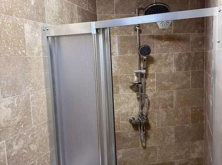 هتل Di̇ri̇li̇ş Banarya Pansi̇yon