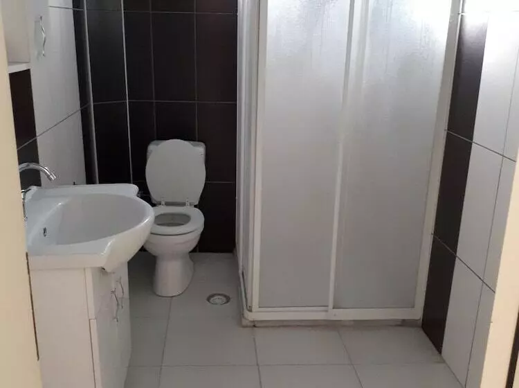 هتل Di̇ri̇li̇ş Banarya Pansi̇yon