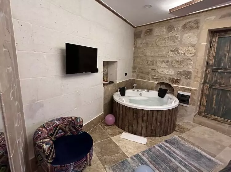 هتل Di̇ri̇li̇ş Banarya Pansi̇yon