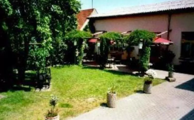 Hotelli Gasthaus & Pension Zum Schwarzen Adler