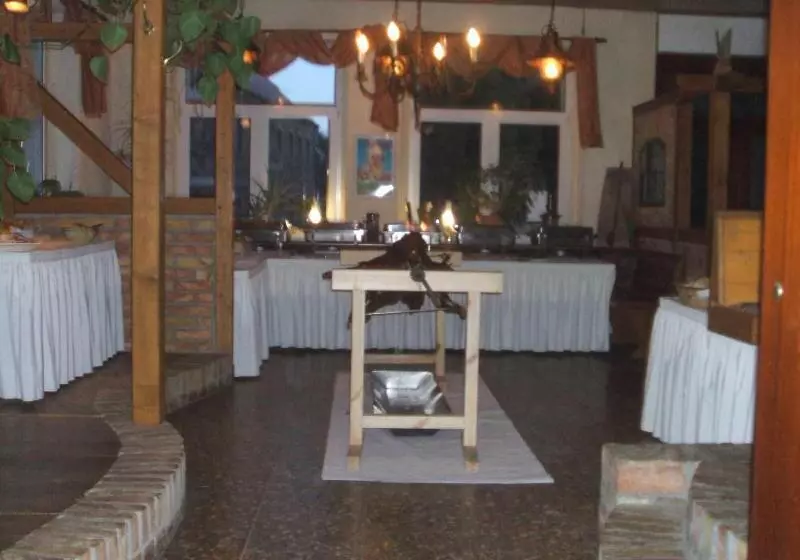 Hotelli Gasthaus & Pension Zum Schwarzen Adler