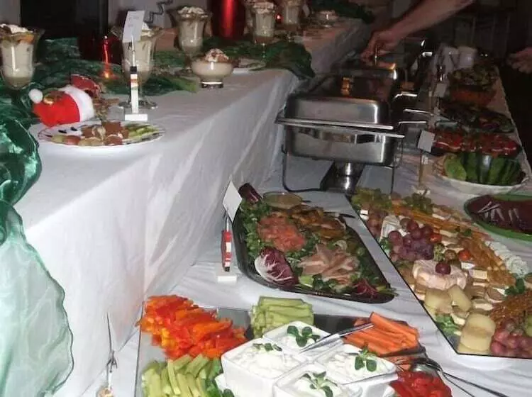 Hotelli Gasthaus & Pension Zum Schwarzen Adler