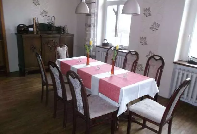 Hotelli Gasthaus & Pension Zum Schwarzen Adler