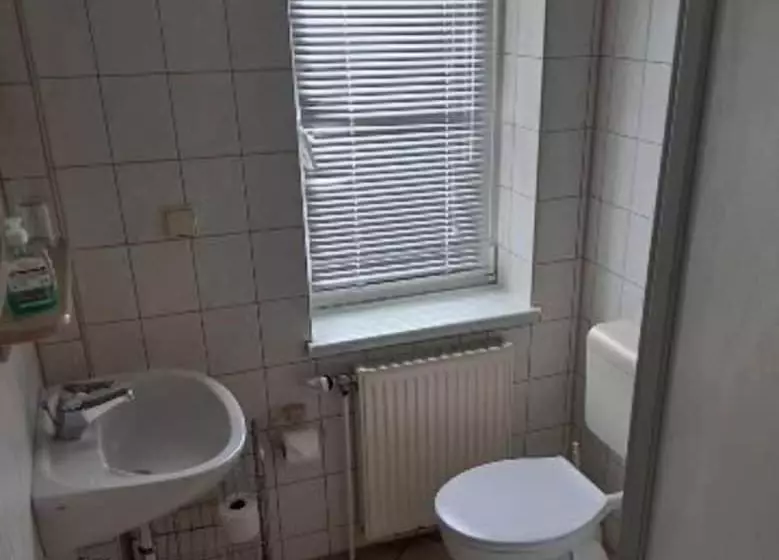 Hotelli Gasthaus & Pension Zum Schwarzen Adler