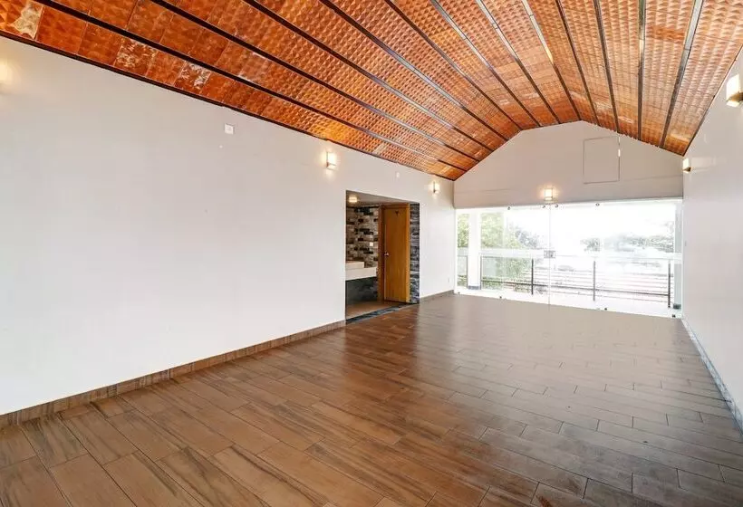 ホテル Townhouse Oak Edassery S Sealine Villa Stay