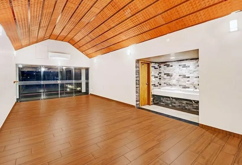 ホテル Townhouse Oak Edassery S Sealine Villa Stay