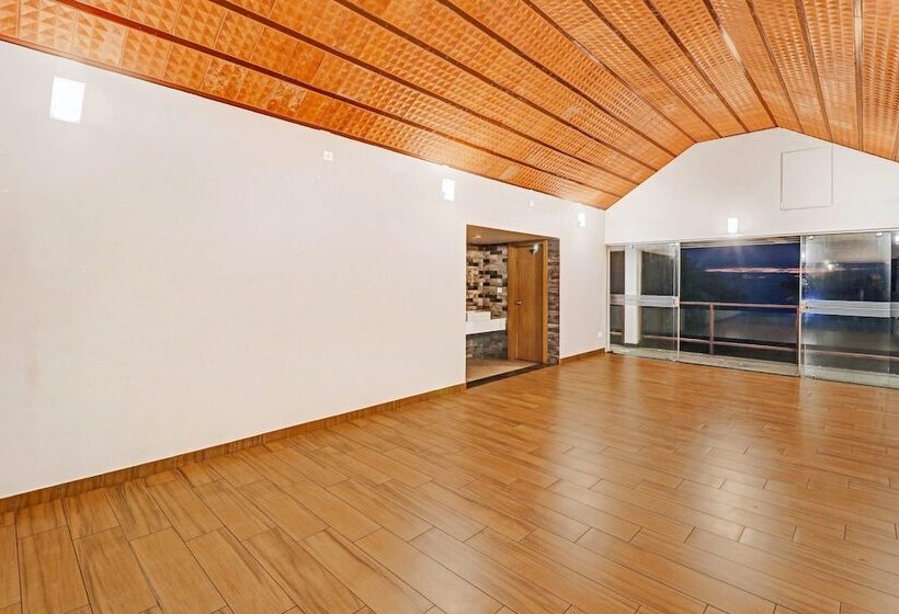 ホテル Townhouse Oak Edassery S Sealine Villa Stay