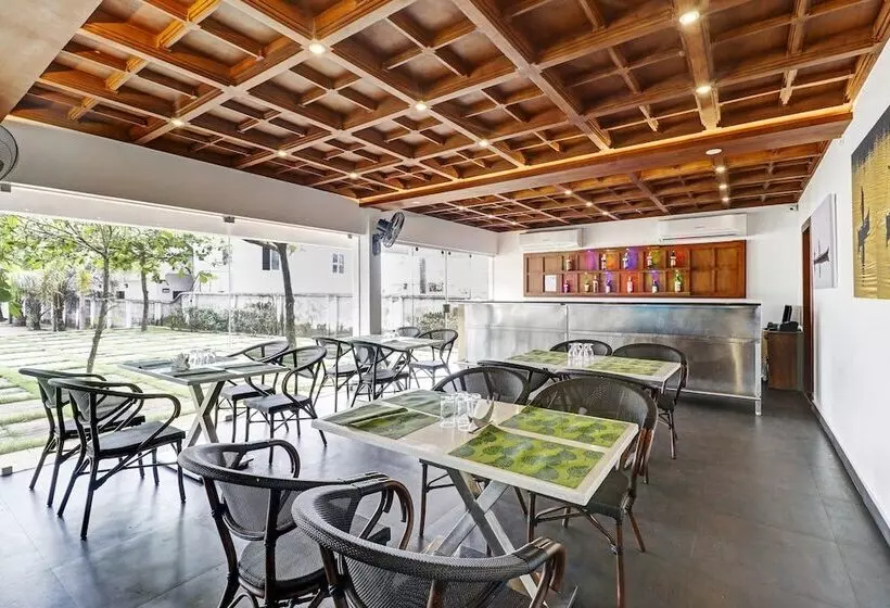 ホテル Townhouse Oak Edassery S Sealine Villa Stay