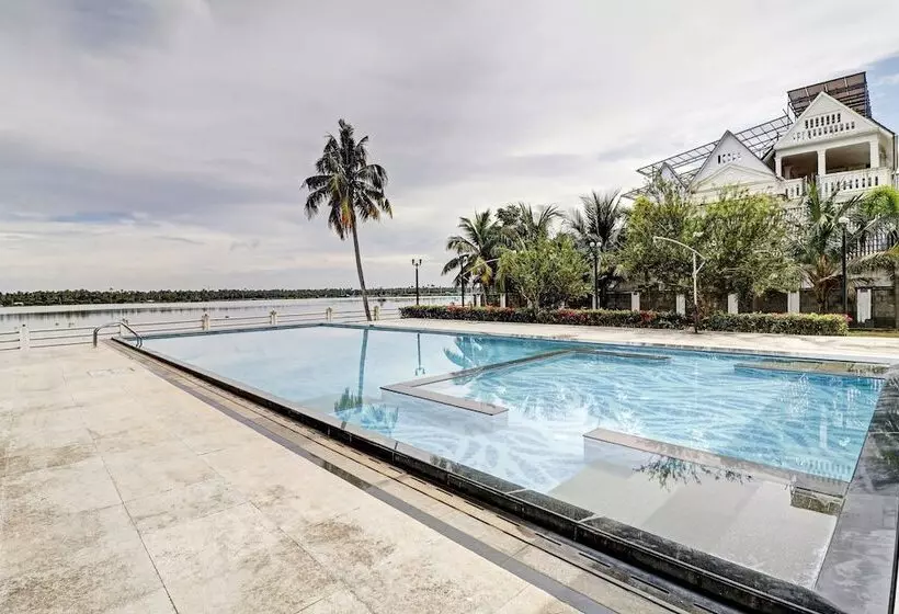 ホテル Townhouse Oak Edassery S Sealine Villa Stay