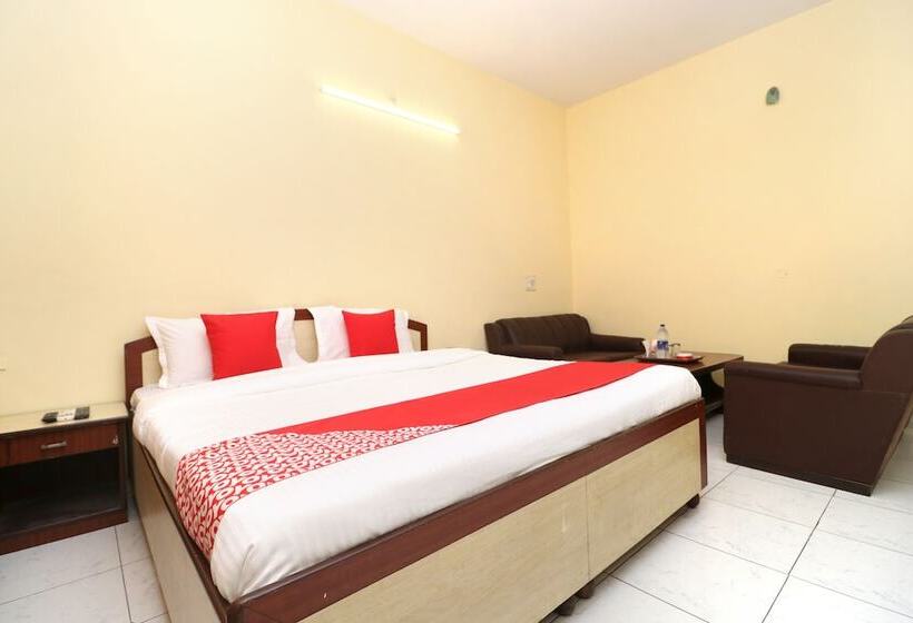 בית מלון כפרי Sabina International