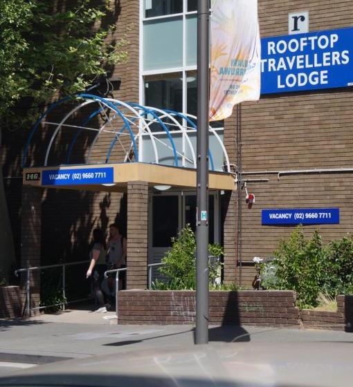 הוסטל Rooftop Travellers Lodge