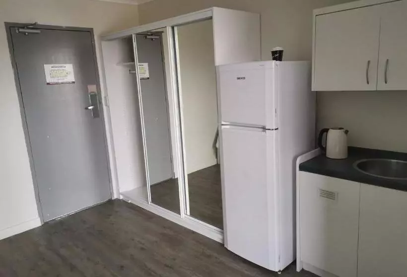 ユースホステル Rooftop Travellers Lodge