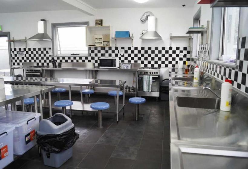 הוסטל Rooftop Travellers Lodge