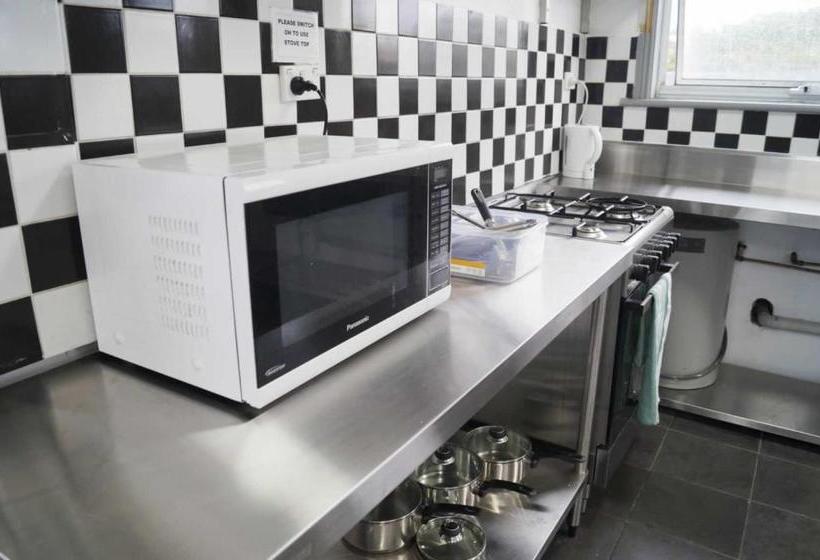 הוסטל Rooftop Travellers Lodge