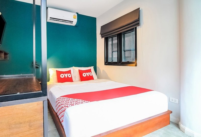 هتل J2n Hostel By Oyo Rooms