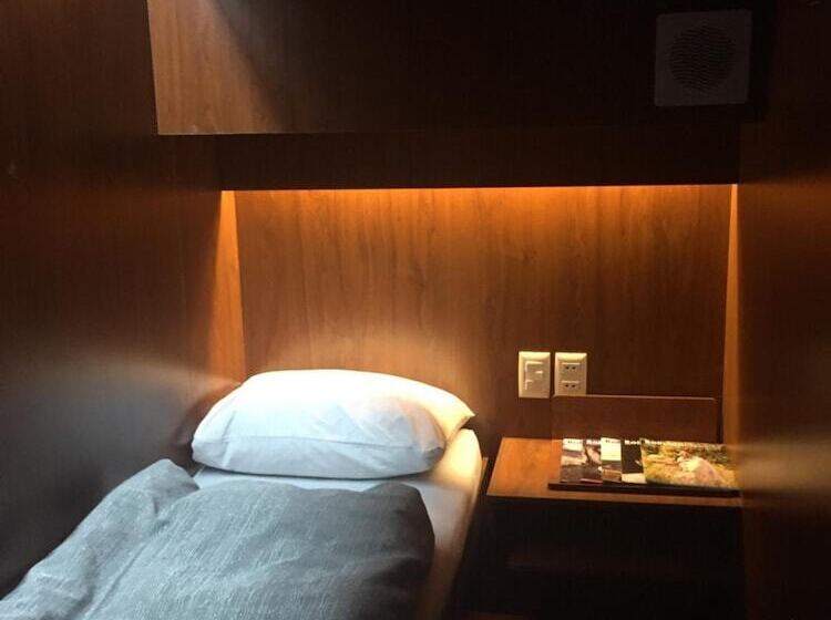 Hotel Onkel Inn Airport Sleepbox